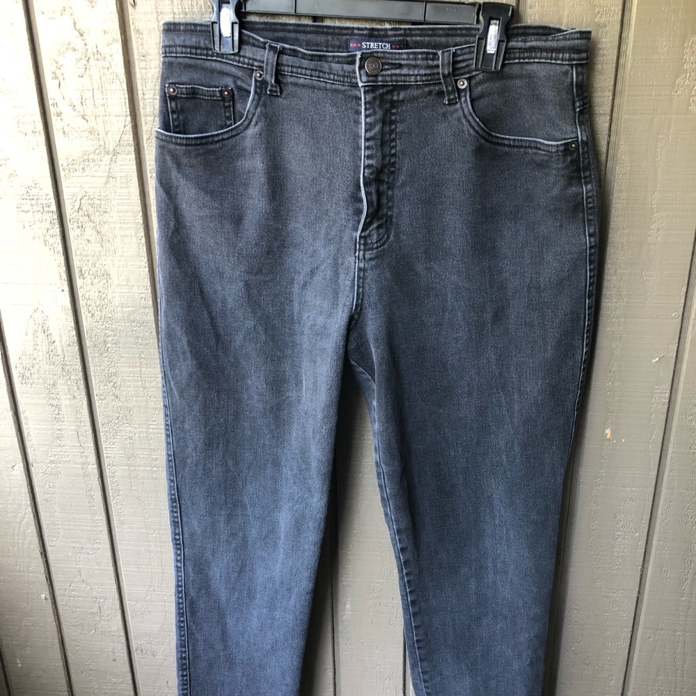 Classic Black High-Waisted Mom Jeans Ankle Length